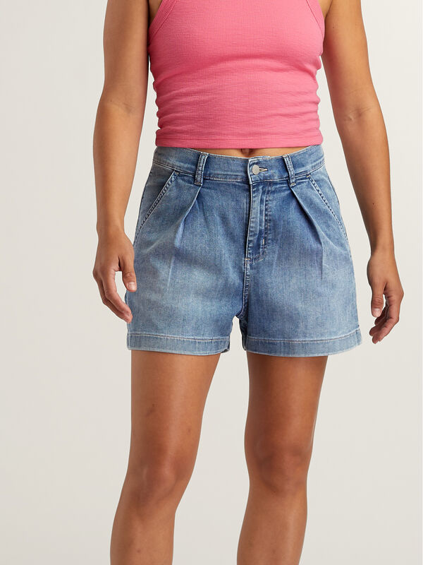 Duer Pleated Jean Shorts - 5"