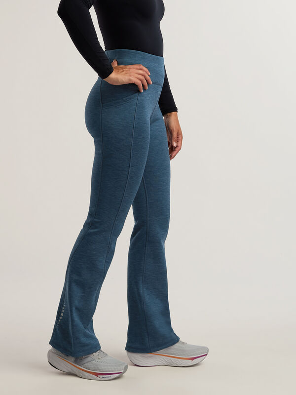 Women&rsquo;s Fleece Lined Flare Pants &ndash; Long